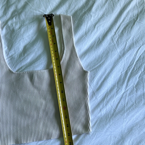 Women’s Glassons (Aritzia) Tank Top. Size SML Cream Colour. Like New Condition - Picture 8 of 10